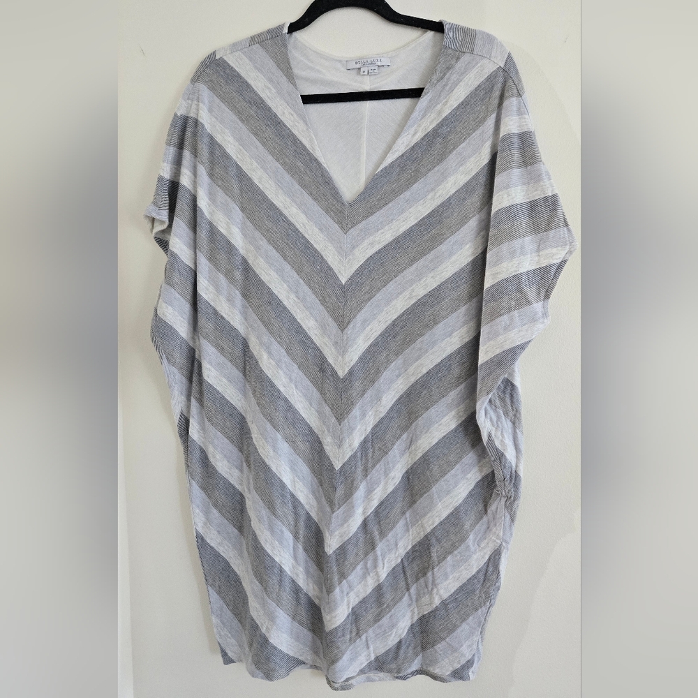 Bella Luxx Gray and White Oversized Tunic